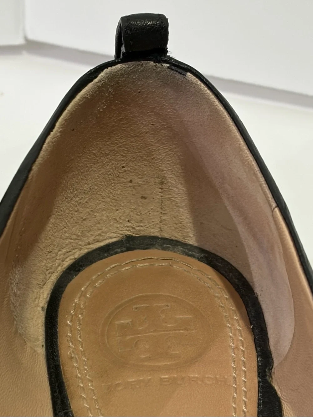 Tory Burch Gabriel Black Leather Logo Ballet Flats 8 EUC
